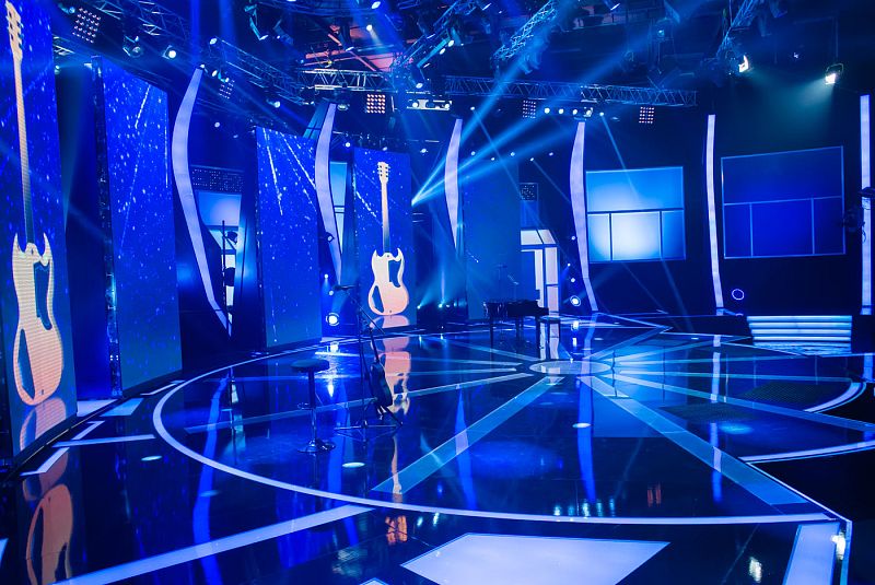 Cada noche nuestros compositores defenderán su canción acompañados de un sólo instrumento.