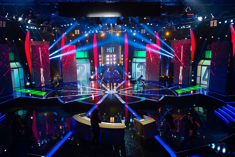 En estas cuatro cabinas, los artistas buscarán su tema favorito, 'el hit'.