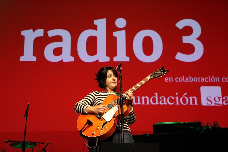 Mar Álvarez (de Pauline en la Playa) actuó también con su otro grupo: Petit Pop