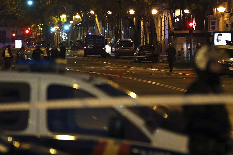 UN DETENIDO POR ESTRELLAR COCHE CONTRA LA SEDE DEL PP CON UNA BOMBONA BUTANO