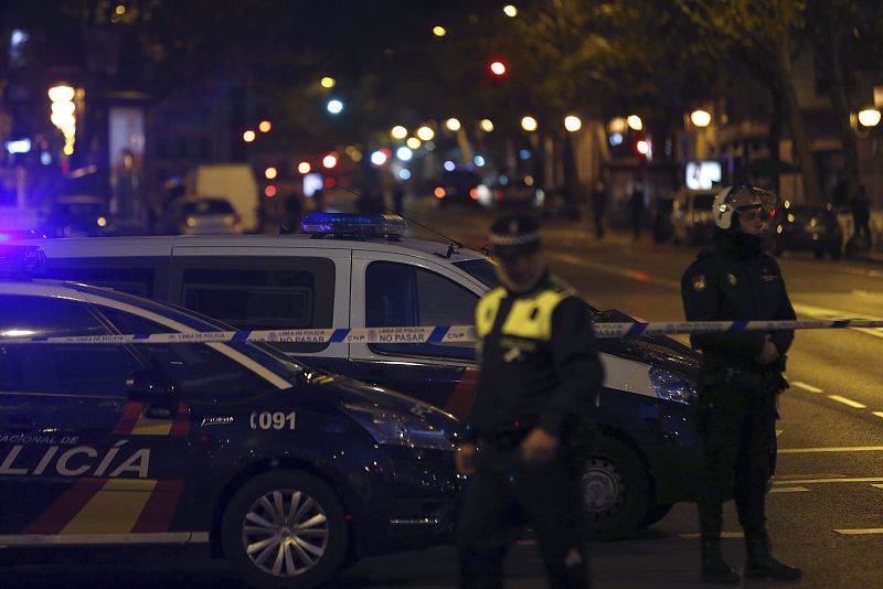 UN DETENIDO POR ESTRELLAR COCHE CONTRA LA SEDE DEL PP CON UNA BOMBONA BUTANO