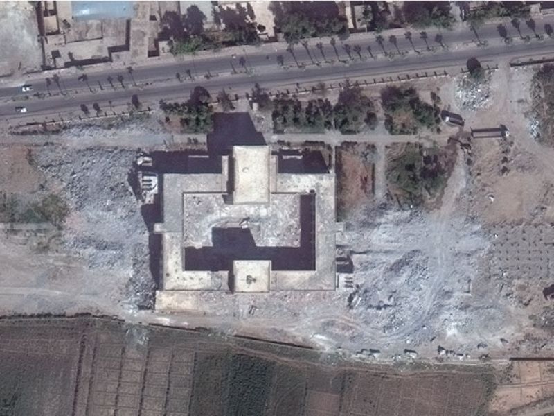 El mausoleo de Raqqa, con las tres tumbas y los minaretes destruidos