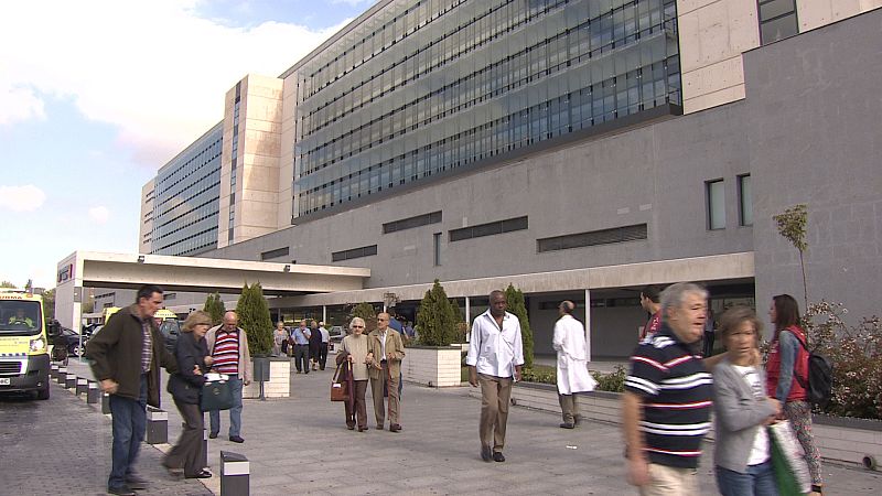 En caso necesario, los familiares y el entorno de la persona en riesgo suicida también deben solicitar ayuda