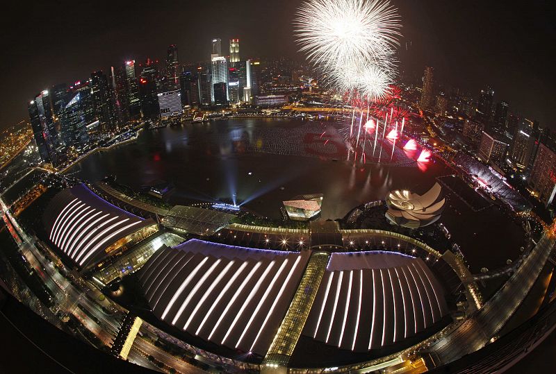 En Singapur los fuegos artificiales han iluminado Marina Bay