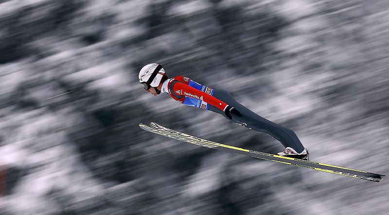 El suizo Simon 'Harry Potter' Ammann en pleno vuelo en Garmisch-Partenkirchen.