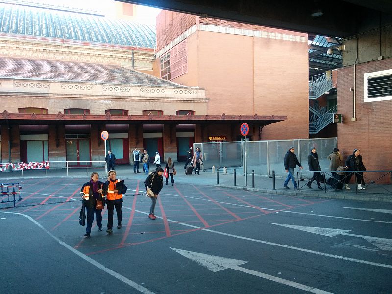 En el rato en el que la Policía ha llevado a cabo la operación únicamente se ha permitido salir a viajeros de la estación de Atocha.