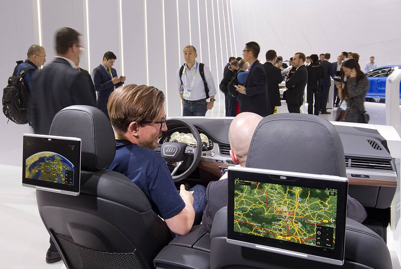 El sistema Audi Tablet para vehículos, por el que los pasajeros pueden dar órdenes al coche a través de una tableta.