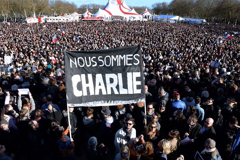 A la manifestación de París asisten familiares de las víctimas, supervivientes y dirigentes de todo el mundo.