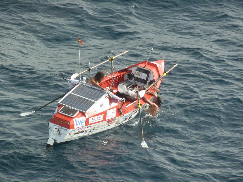 Unos 20-30 minutos de trabajo por relevos: uno rasca, otro vigila y filma.