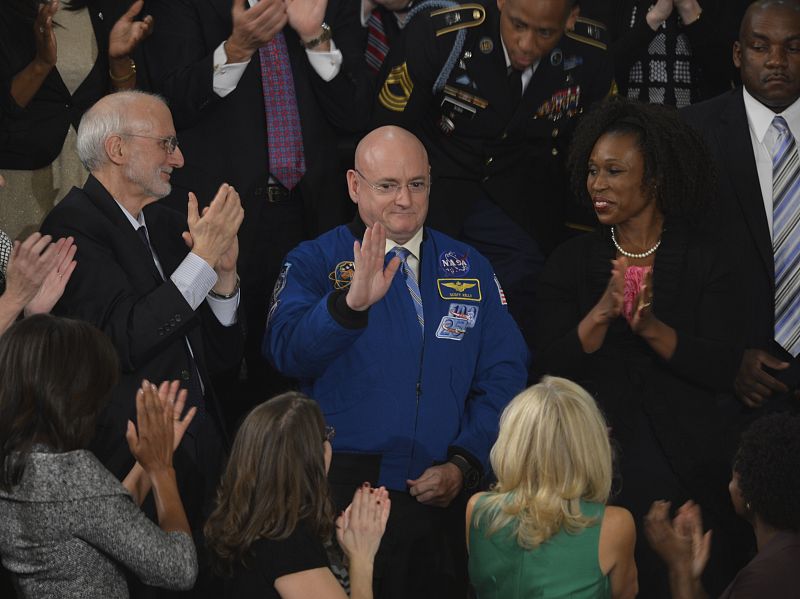 El astrounauta Scott Kelly también ha sido invitado a la sesión en el Congreso.