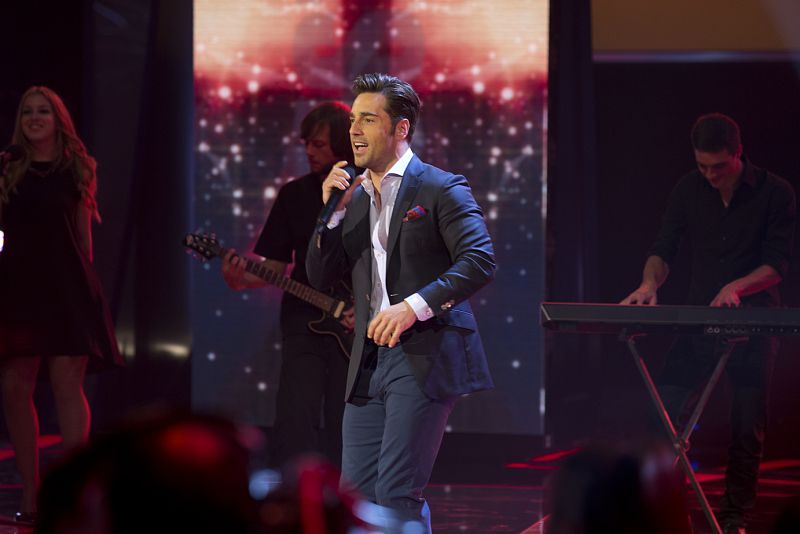 'Feliz' de Bustamante en Hit-La Canción