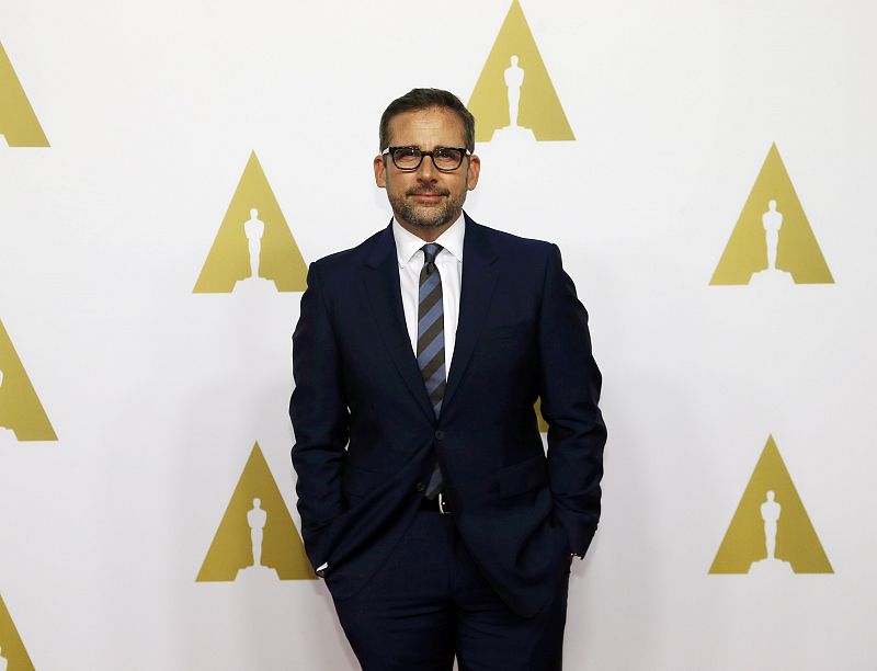 Steve Carell, nominado al Oscar a mejor actor por 'Foxcatcher', llega a la 87 edición del almuerzo de los nominados.