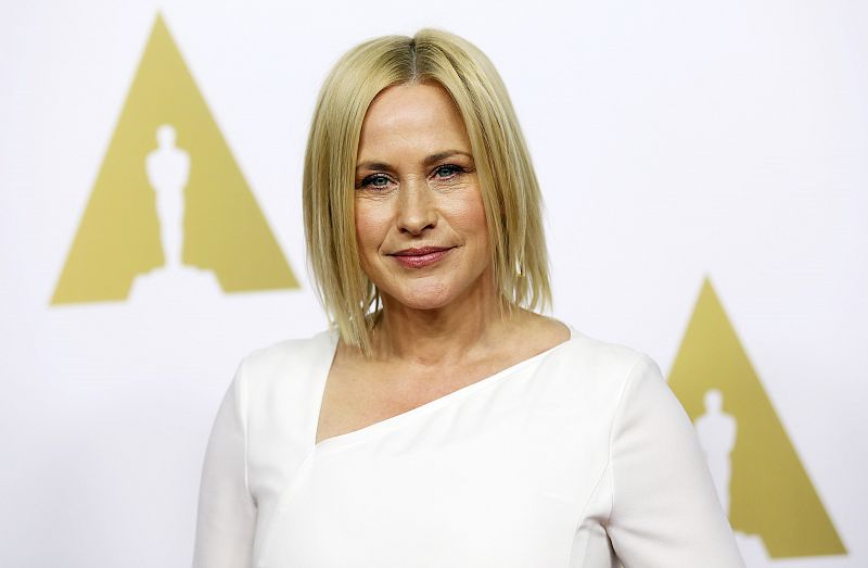 La candidata a mejor actriz por su papel en 'Boyhood', Patricia Arquette, posa ante la prensa en el almuerzo de los nominados a los Oscar celebrado en Beverly Hills.