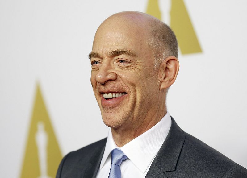 El actor J.K. Simmons, nominado a mejor papel secundario por "Whiplash", a su llegada al almuerzo de los Oscar.