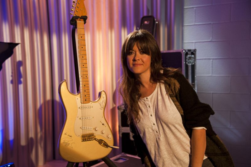 Vanesa Martín firma la guitarra del ganador