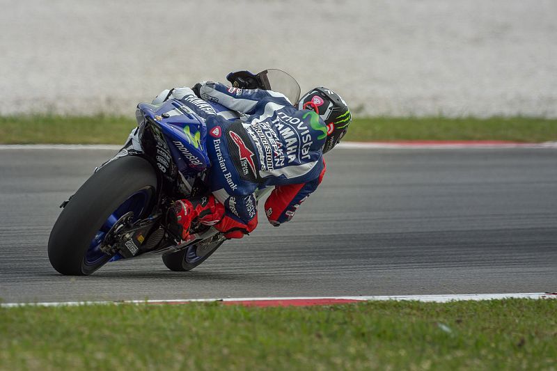 Jorge Lorenzo prueba su Yamaha en los entrenamientos oficiales