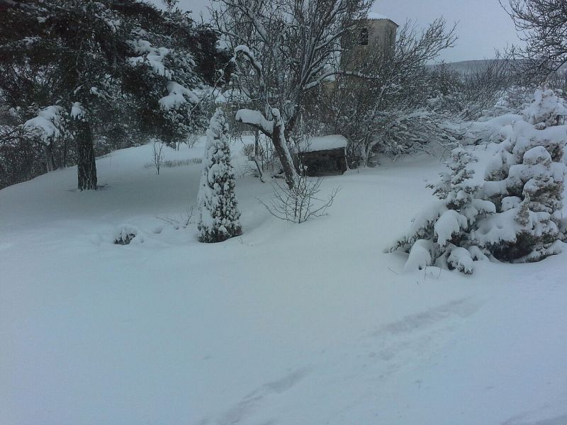 Hasta 70 centímetros de nieve cubren la localidad palentina de Colmenares (Palencia).