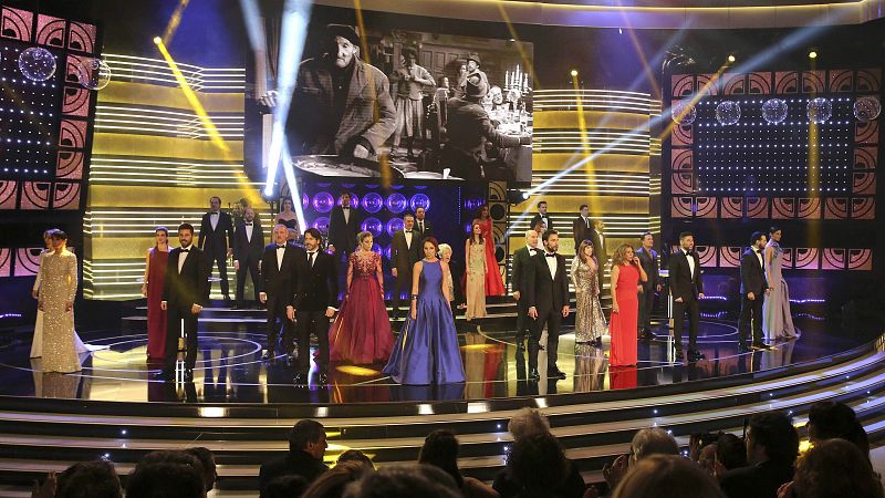 Actuación inicial de la gala de entrega de los premios Goya 2015