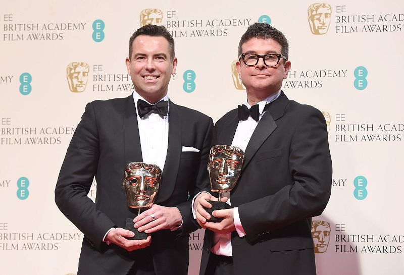 David Livingstone y Stephen Beresford, ganadores del Bafta a mejor escritor, productor o director novel por 'Pride (Orgullo)'.