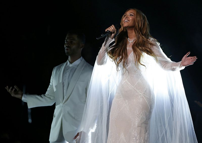 Un momento de la actuación de Beyoncé en la que ha interpretado el tema "Take My Hand" durante la 57 edición de los Grammy.