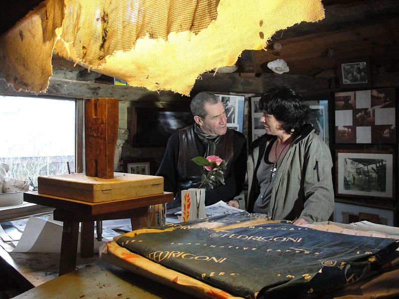 Con Correa Corredoira repasando publicaciones del laboratorio de formas