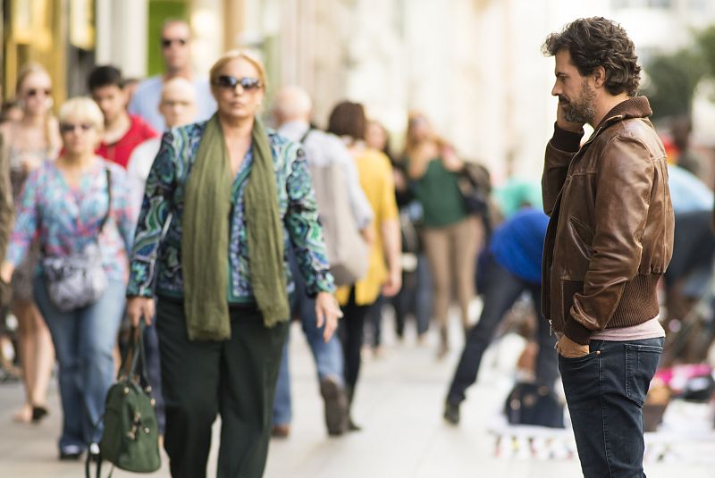 Julián (Rodolfo Sancho) en Gran Vía.