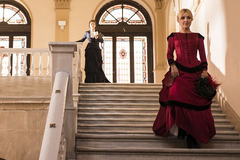 Cayetana Guillén Cuervo es Irene Larra.