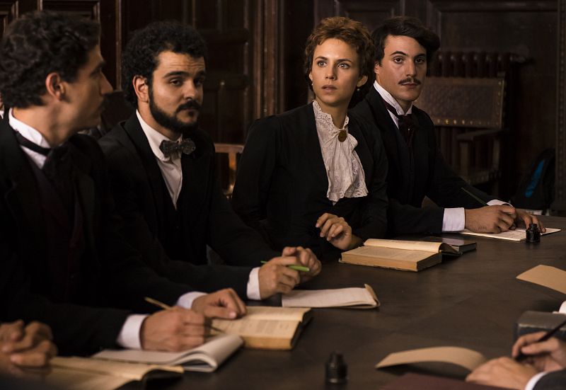 Aura Garrido es Amelia Folch.