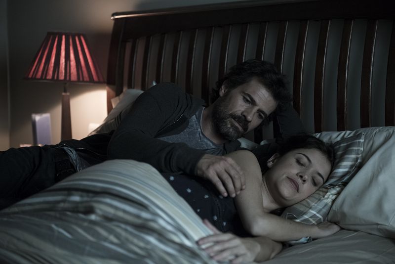 Julián visita a su mujer en el pasado.