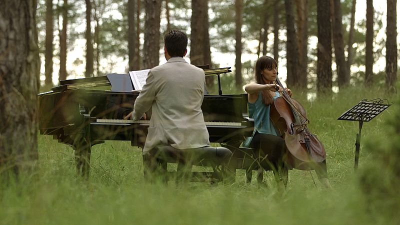 Perdidos en un bosque es uno de los lugares insólitos adonde llega el piano de Ramon Gener