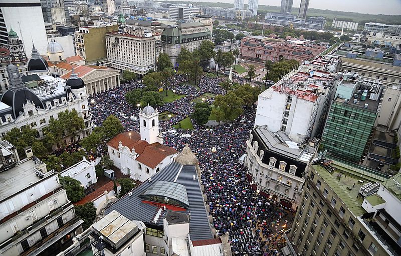 Vista aérea de la Plaza de Mayo, en Buenos Aires, durante la "Marcha del silencio" en memoria del fiscal Alberto Nisman.