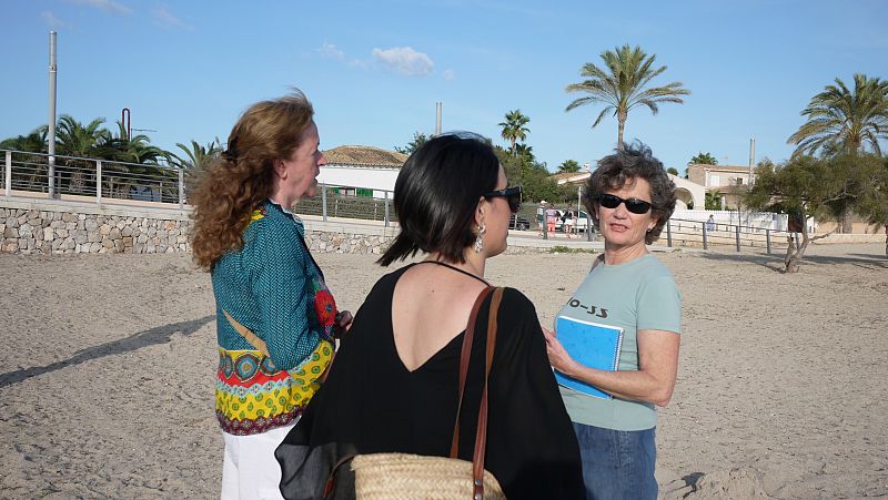 La redactora con Serrat y Blanca