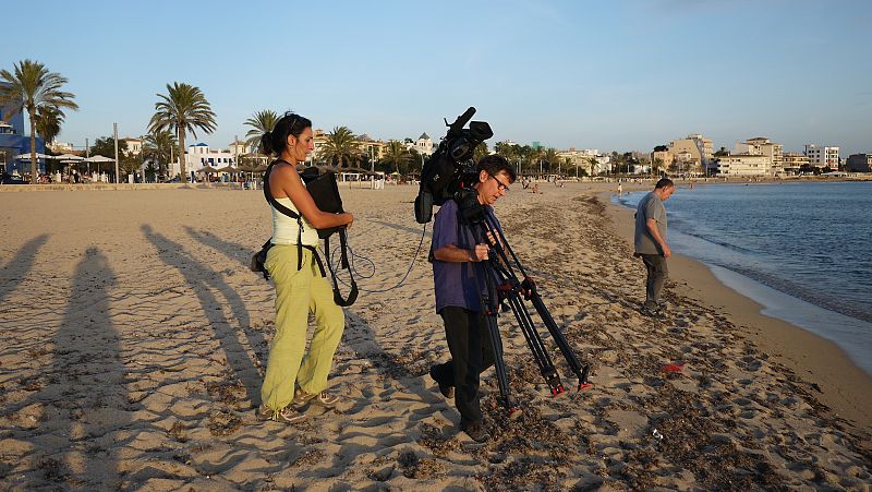 El equipo localizando un lugar para rodar