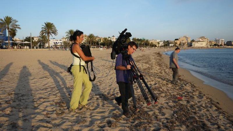 El equipo localizando un lugar para rodar