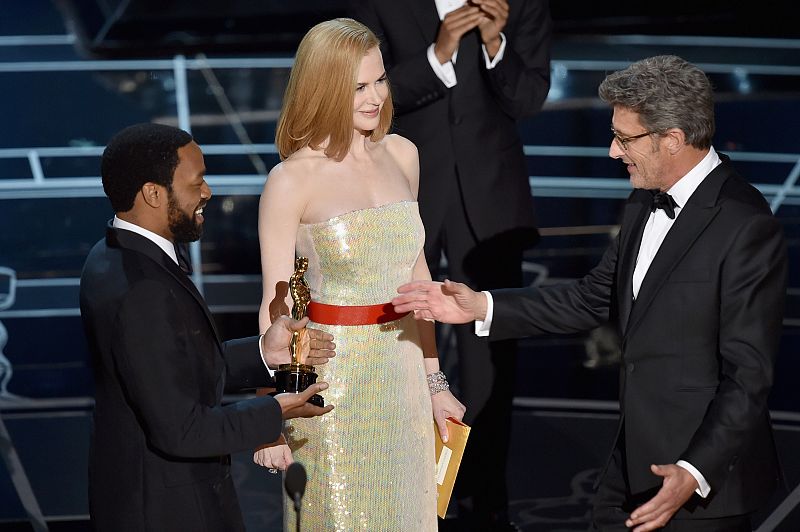 El director Pawel Pawlikowski recoge el Oscar a la película de habla no inglesa por 'Ida'