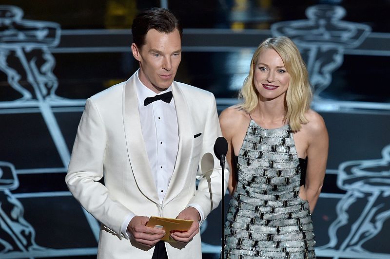 Benedict Cumberbatch y Naomi Watts toman la palabra durante la gala de los Oscar 2015