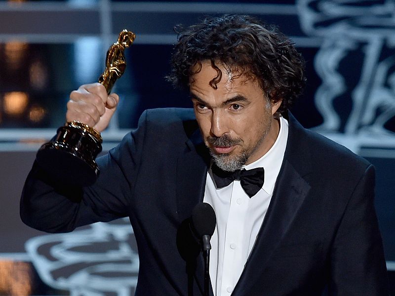 Alejandro Gonzalez Inarritu celebra el oscar al mejor director por "Birdman"