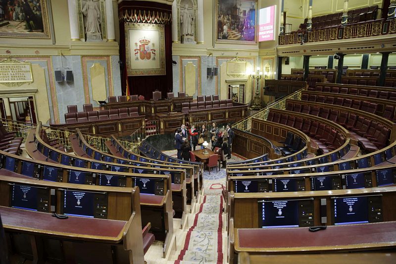 Preparativos en el Congreso de los Diputados para el último debate sobre el estado de la nación de la legislatura.