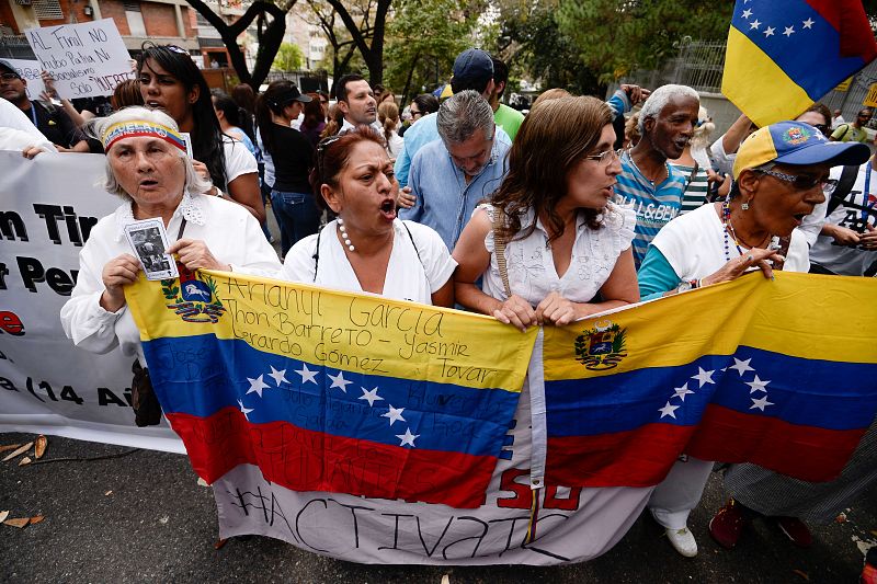 Opositores al Gobierno de Maduro se manifiestan tras la muerte de Kluiver Roa