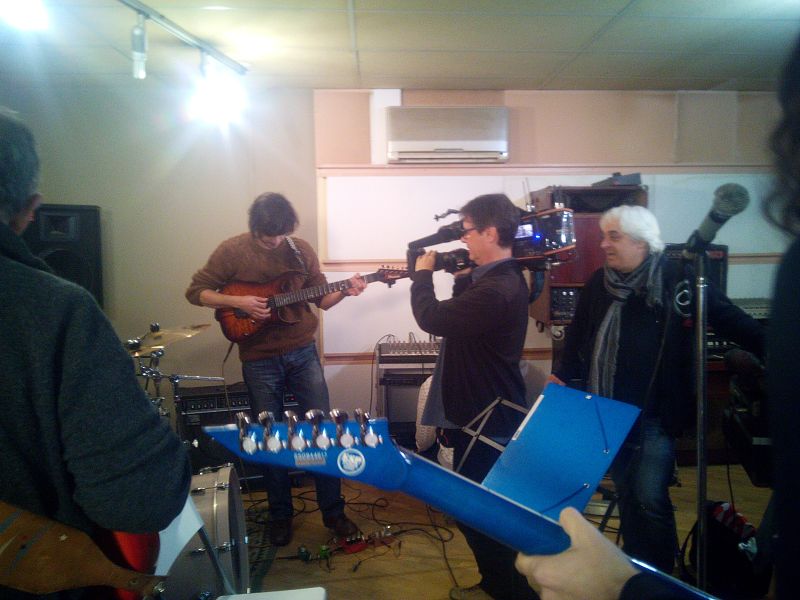 Manu en clase de grupo