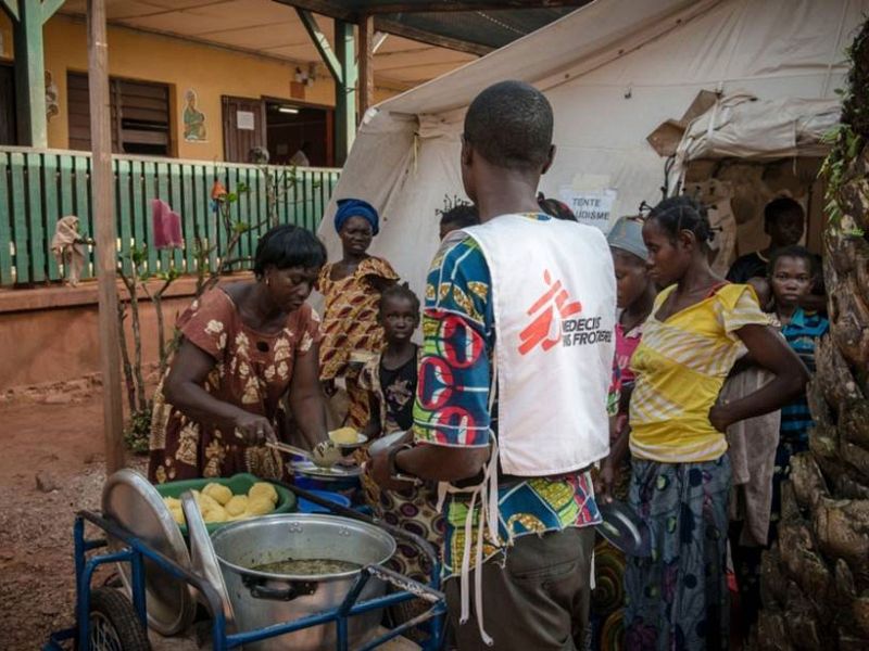 Los cooperantes reconocen que su trabajo es sólo un parche para tratar de paliar la emergencia.