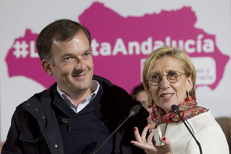 La líder de UPyD, Rosa Díez, arropa al candidato a la Junta, Martín de la Herrán