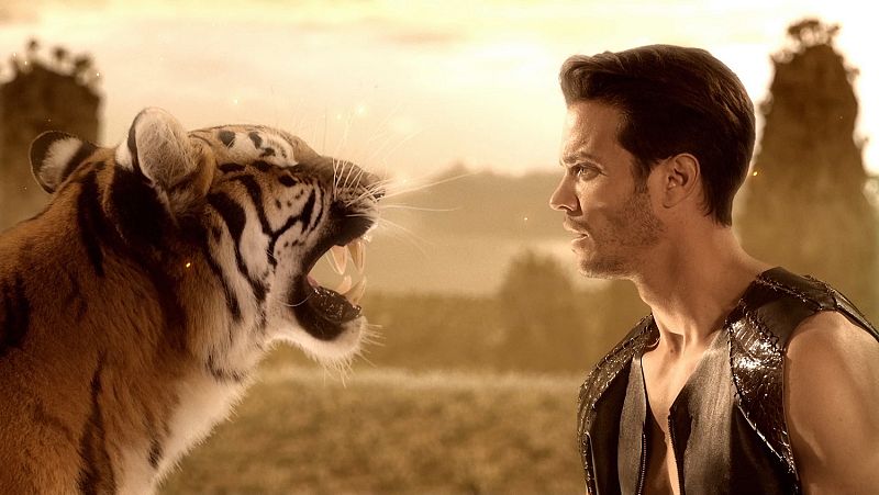 Las mejores imágenes del videoclip de 'Amanecer'