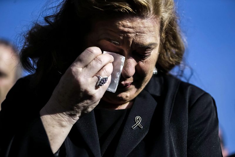 Pilar Manjón, presidenta de la Asociación 11-M, emocionada durante un acto celebrado en el monumento a las víctimas en el exterior de la estación de Atocha.