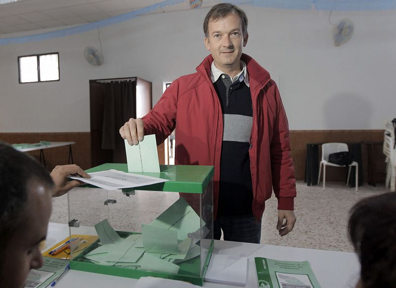 EL CANDIDATO DE UPYD, MARTÍN DE LA HERRÁN, VOTA EN TORRECERA, JEREZ DE LA FRONTERA