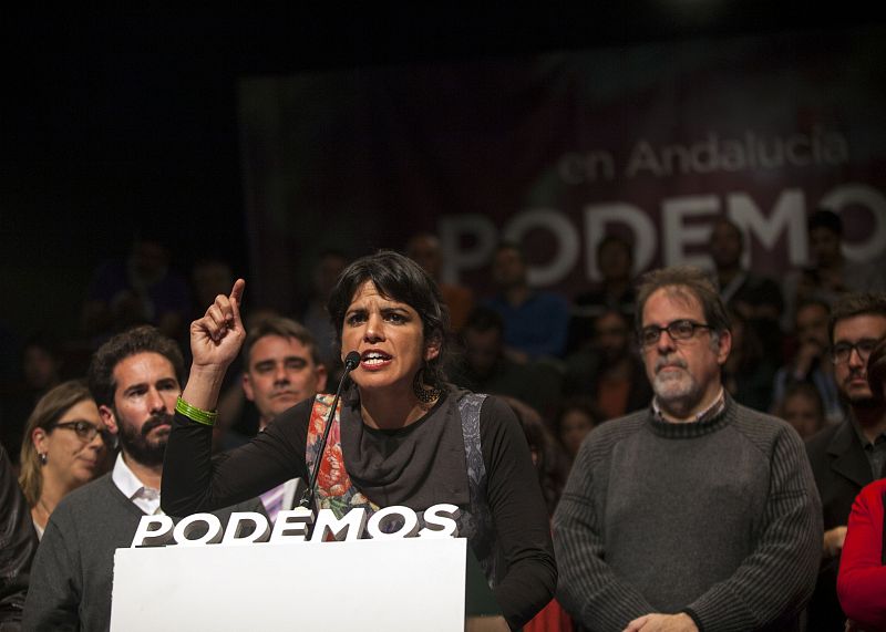 La candidata a presidir la Junta de andalucía por Podemos, Teresa rodríguez, durante un momento de su comparecencia para valorar el resultado en la urnas.