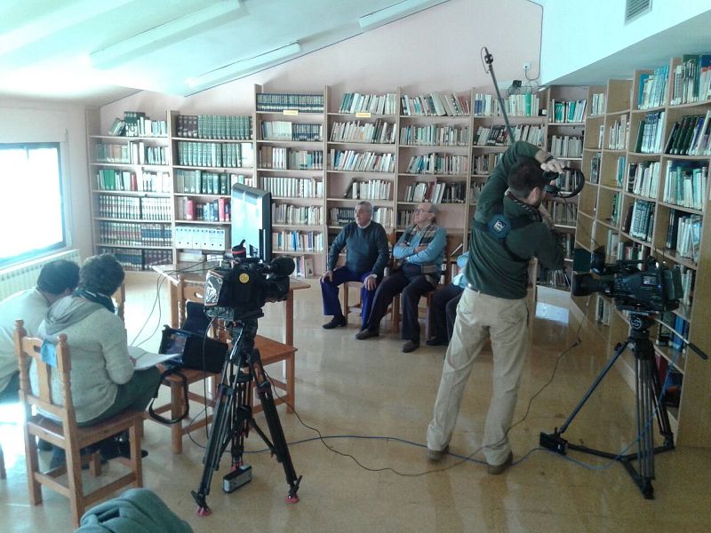 Grabación en la biblioteca de Malpartida con Florencio, Isidoro y Jacinta