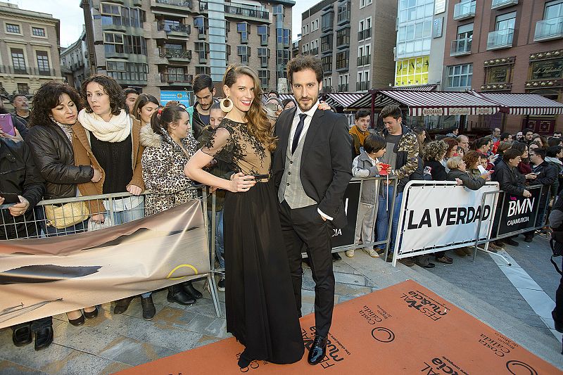 'Seis Hermanas' deslumbra en la 'alfombra naranja' del FesTVal de Murcia