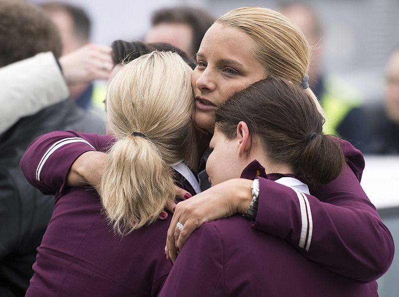 MINUTO DE SILENCIO EN LA SEDE DE GERMANWINGS EN COLONIA