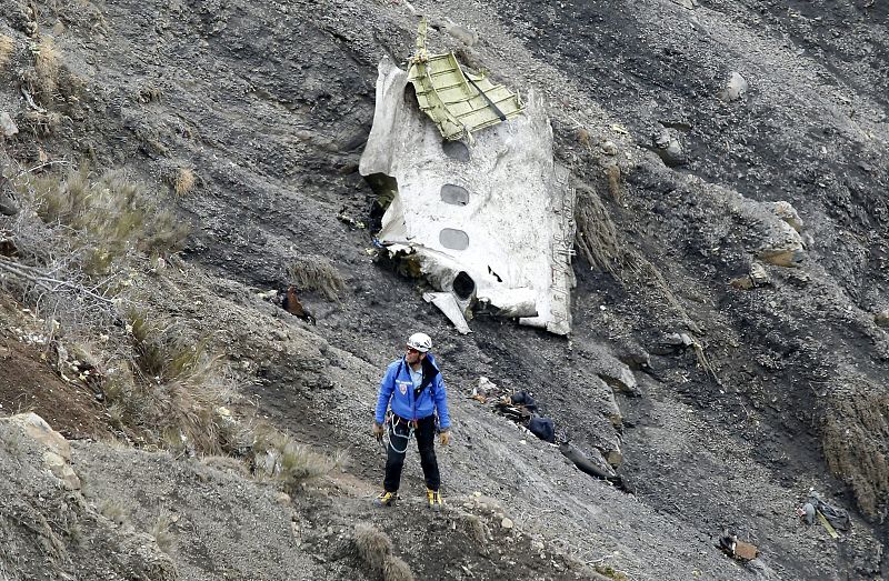 FRAGMENTOS DEL AVIÓN